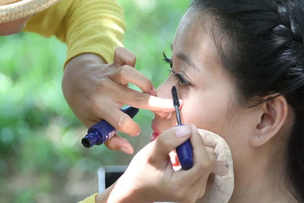 A makeup artist at work in Japan
